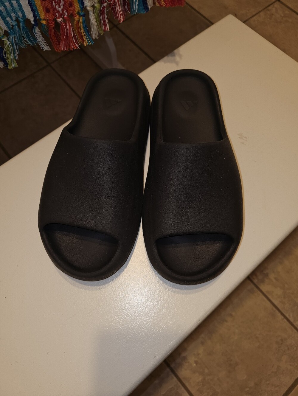 YEEZY 'Onyx' Slides Black Men's Size 11 Very Good Pre-owned!!